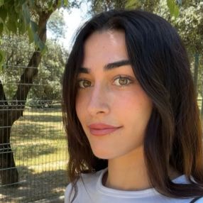 Déborah del Carmen, Niñera o canguro en La Algaba
