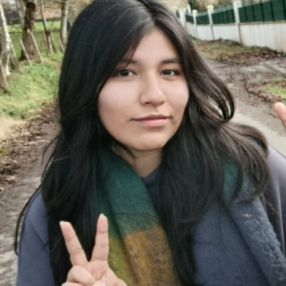 Yuriko, Niñera o canguro en Arzúa