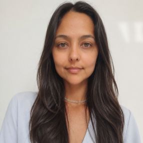 Agnes, Babysitter in La Unión