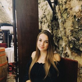 Sofia, Babysitter in Níjar