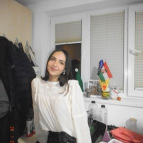 Eva, Niñera o canguro en Camargo