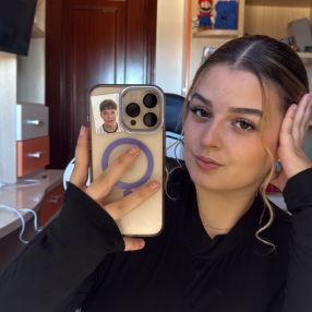 Aroa, Babysitter in Polán