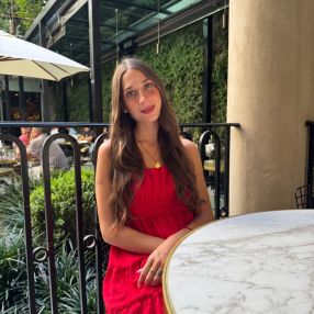 Rafaela, Niñera o canguro en Manises