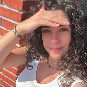 Alba, Babysitter in Vilanova i la Geltrú