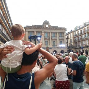 Eguzkiñe, Family in San Sebastián