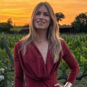 Beth, Niñera o canguro en Navàs