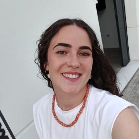Lidia, Niñera o canguro en Lora del Río