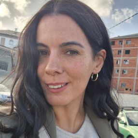 Lara, Niñera o canguro en Burela