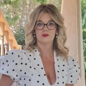 Sheila, Niñera o canguro en Zuera