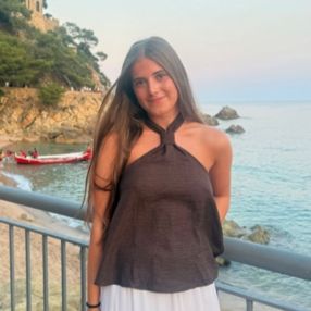 Alba, Babysitter in Piélagos