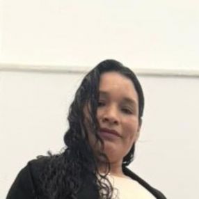 Flor Erminda, Niñera o canguro en Navia