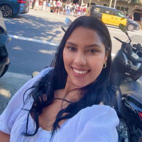 Eliana, Niñera o canguro en Monzón
