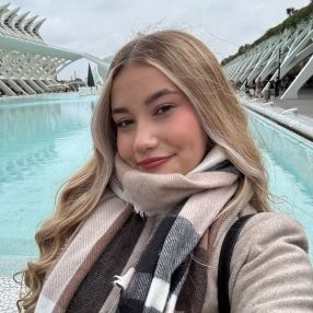 Laia, Babysitter in Lluchmayor