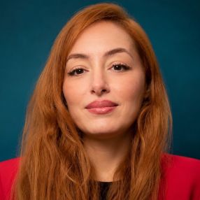Nesrine, Babysitter in Elche