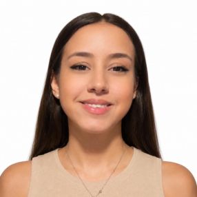 Maya, Babysitter in Xirivella