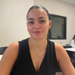 Edene, Babysitter in Benifayó