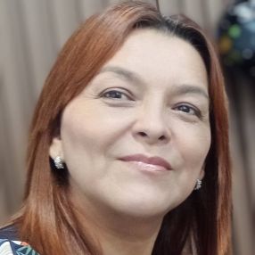 Yenny, Babysitter in Loja