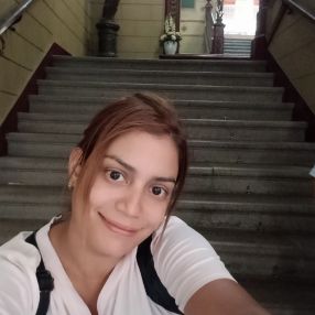 Giselle, Babysitter in Sigüeiro