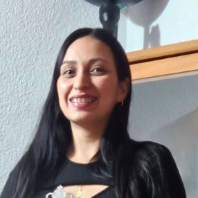 Angelica, Babysitter in Rentería