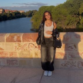 Valvanuz, Niñera o canguro en Argoños