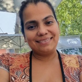 Claudia Marcela, Niñera o canguro en Figueres