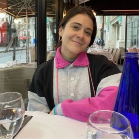 Alba, Babysitter in Vigo
