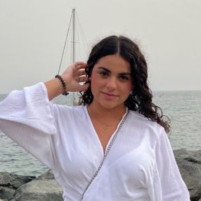 Coral, Niñera o canguro en Vila-seca