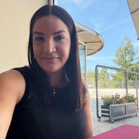 Andreina, Niñera o canguro en Marín