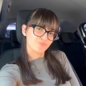 Aroa, Niñera o canguro en Buzanada