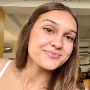 Liane, Niñera o canguro en El Barco de Valdeorras