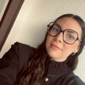 Laura, Niñera o canguro en Aznalcázar