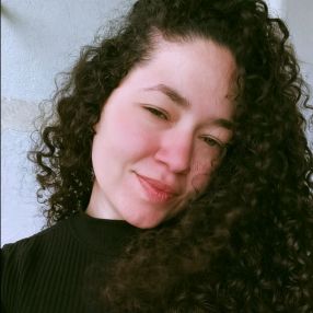 Marília, Babysitter in Argentona