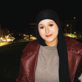 Zahira, Babysitter in Amurrio
