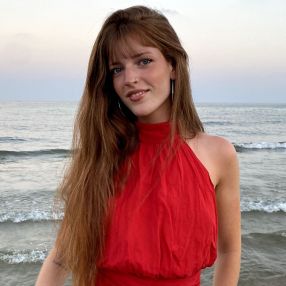 Leire, Niñera o canguro en Legazpi