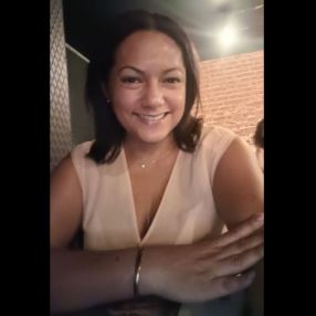 Lizette Karolinne, Niñera o canguro en Pamplona