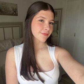 Indhira, Babysitter in La Llagosta