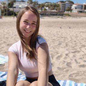 Georgina, Babysitter in Sentmenat