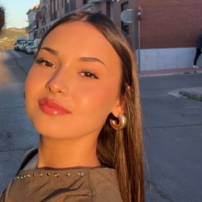 Noelia, Niñera o canguro en Puente Genil