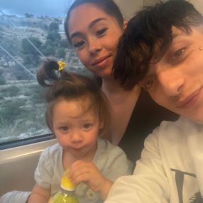 Tonos y Filtraciones, Familia en Benidorm