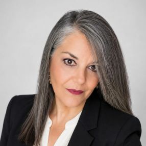 Verónica, Niñera o canguro en Narón