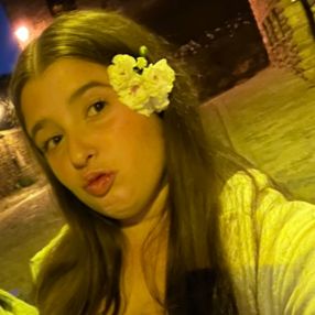 Aroa, Babysitter in Torrefarrera