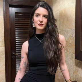 Pia, Niñera o canguro en La Marina