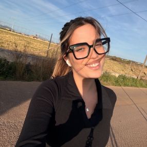 Miriam, Niñera o canguro en Muro