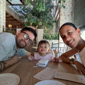 Angie, Family in Manises
