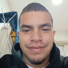 Diego, Niñera o canguro en Noia