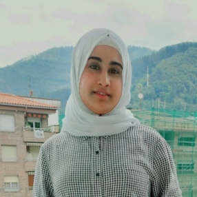 Maleeka, Babysitter in Ermua