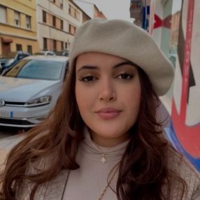 Amina, Niñera o canguro en Liria