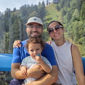 Gladys, Familia en Badalona