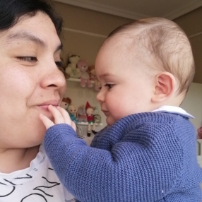 Dhariana Miluska, Babysitter in Adra