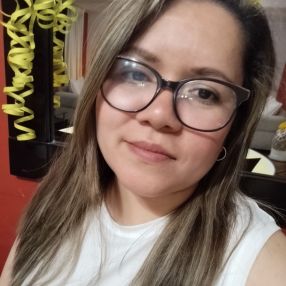 Cinthia, Niñera o canguro en Onda
